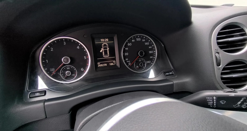 Volkswagen Tiguan cena 41800 przebieg: 208000, rok produkcji 2011 z Siedlce małe 277